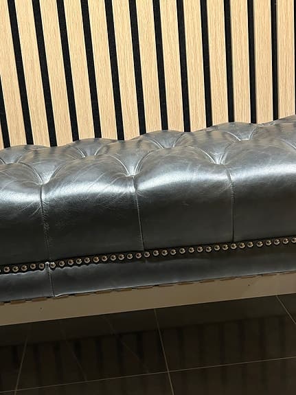BÄNK. Chesterfield modell