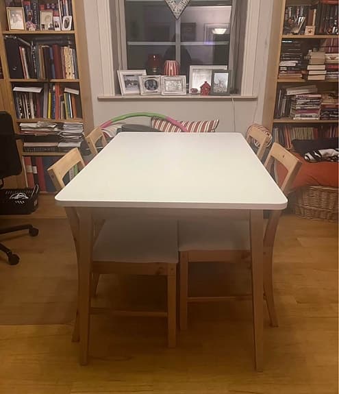 Matgrupp i vit och trä