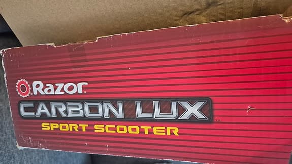 Helt ny sparkcykel svart/röd