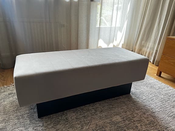 Sittbänk i sammet