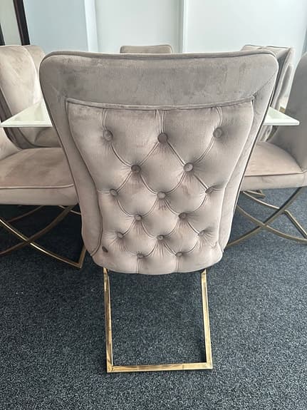 Stilren & Modern matgrupp med 8 stolar