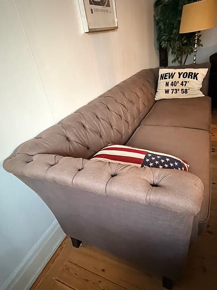 Snygg soffa Chesterfield style