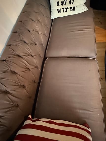 Snygg soffa Chesterfield style