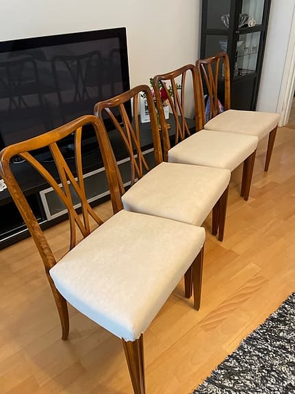 &Tradition Arne Jacobsen matstolar teak med ljus klädsel