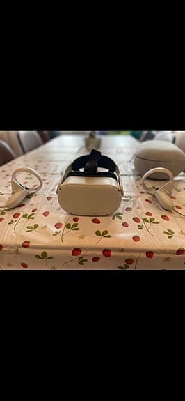 Oculus Quest VR-headset med handkontroller och förvarings väska