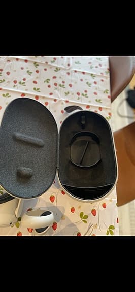 Oculus Quest VR-headset med handkontroller och förvarings väska