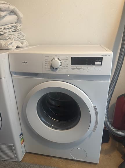 Logik frontmatad tvättmaskin vit