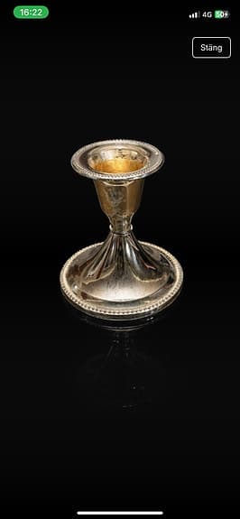 Fin ljusstake silver pleterad. 8 cm hög 7 cm bred