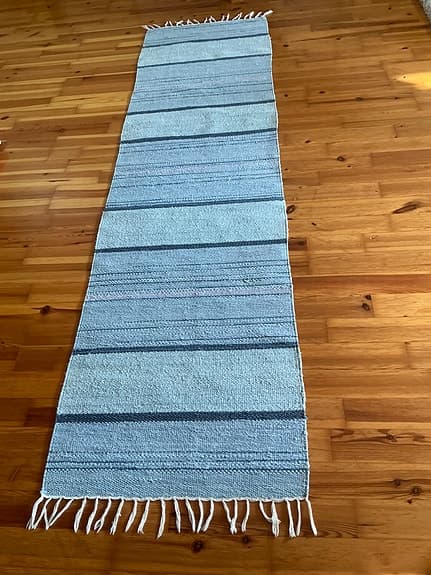 Två trasmattor med samma mått