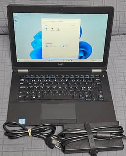 Dell Latitude E7270 i5 processor 256GB Ram 8GB windows 11 laddare.