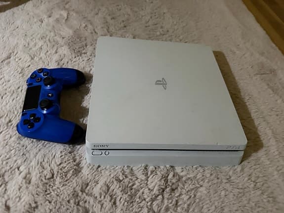Sony Playstation 4 Slim spelkonsol vit med blå handkontroll
