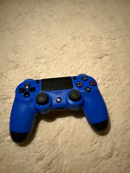 Sony Playstation 4 Slim spelkonsol vit med blå handkontroll