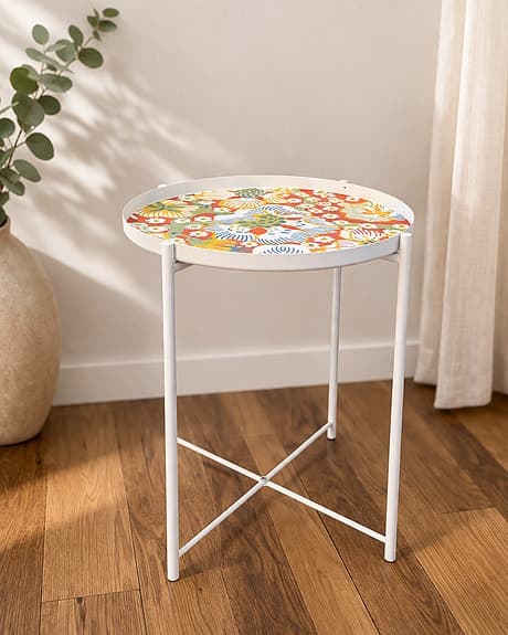 Sidobord tapetserad m. Josef Frank "Eldblomman"