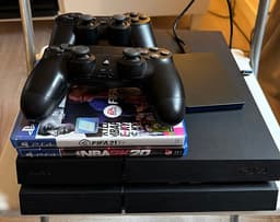 PS4 med 2 spel och extern hårddisk