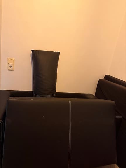 Svart bäddsoffa