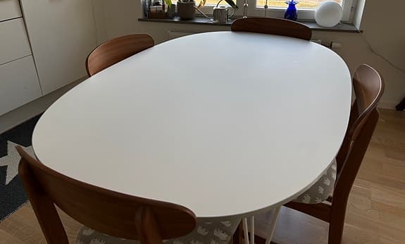 Fritz Hansen Superellipse matbord