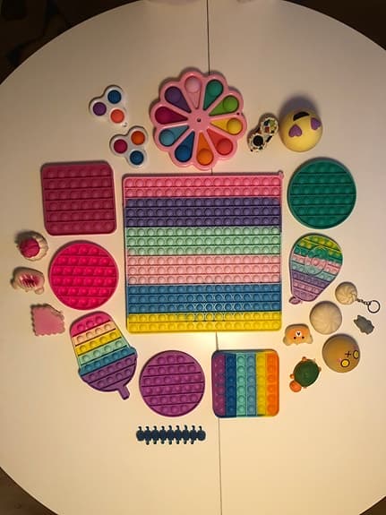 Stor Pop-it/ squishie/fidgettoy samling säljes