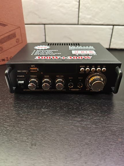 Förstärkare med BT, radio med mera