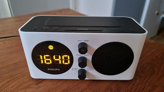 Philips AJ6000/12 Klockradio med FM-radio och USB-laddning
