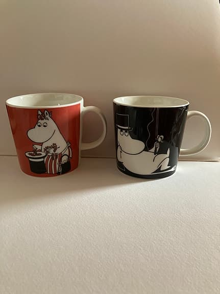 MUMINMUGGAR röd Muminmamma och bären, svart Muminpappa fiskar, Arabia