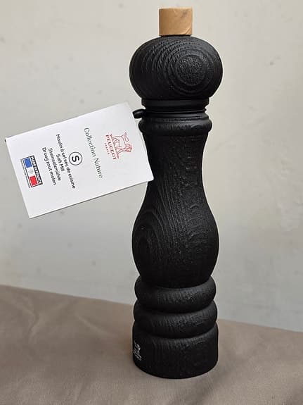 Peugeot saltkvarn svart trä 22 cm