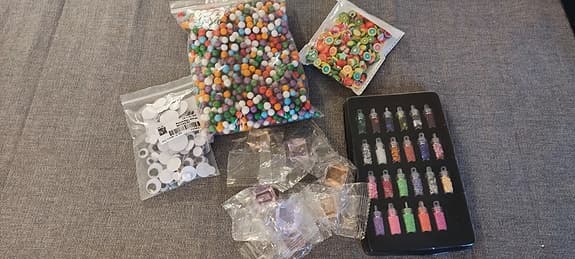 Stort pysselset – glitter, dekorationer, foam balls, pysselögon
