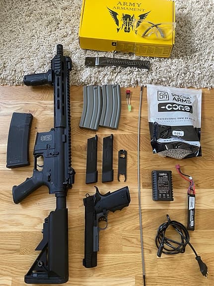 Komplett Airsoft paket – Specna Arms M4 + pistol + tillbehör (redo att spela)