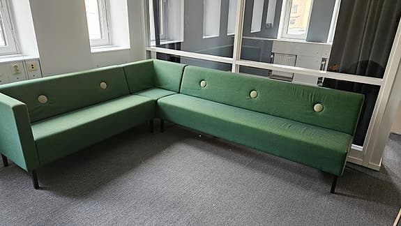 Mitab modulsoffa + 3 sittpallar – perfekt för kontor, väntrum eller lounge