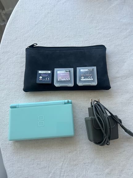 Nintendo DS Lite Turkos (Ice Blue) – Mycket fint skick + 4 spel & tillbehör