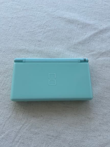Nintendo DS Lite Turkos (Ice Blue) – Mycket fint skick + 4 spel & tillbehör