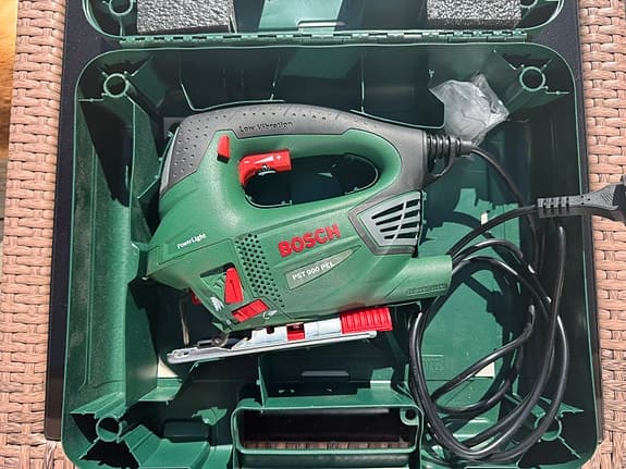 Bosch PST 900 PEL sticksåg + 10 sågblad – 620W