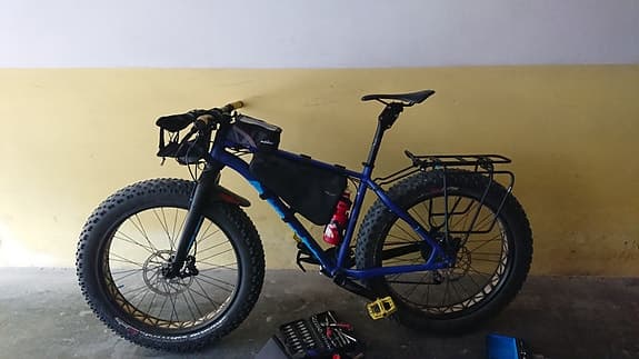 Specialized Adventure Fat Bike 4.9' tyres