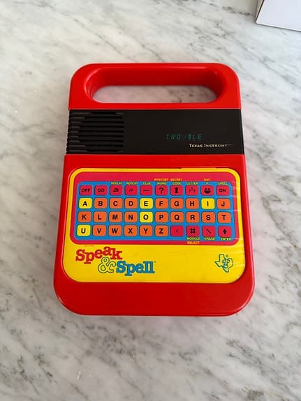 Texas Instruments Speak & Spell elektronisk leksak röd