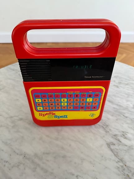 Texas Instruments Speak & Spell elektronisk leksak röd