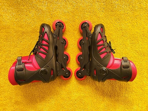 Firefly inlines, storlek 37-40, svart/röd.
