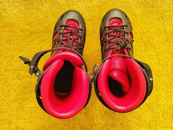 Firefly inlines, storlek 37-40, svart/röd.