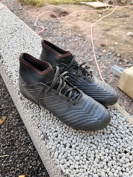 Fotbollsskor svart, adidas predator