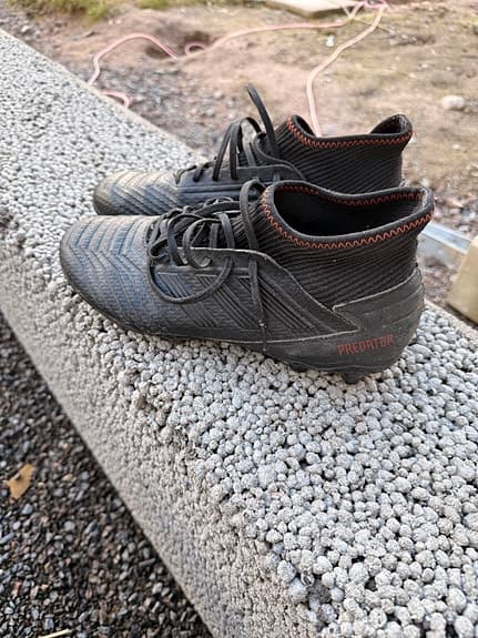 Fotbollsskor svart, adidas predator