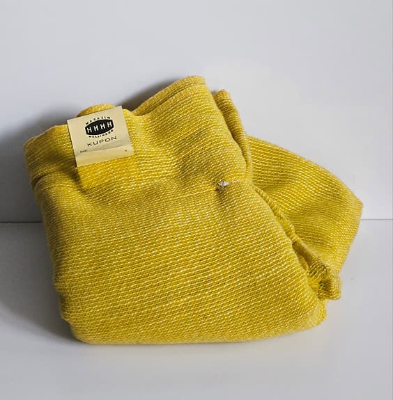 Vintage gult/ senapsgult dansk dralon tyg 4 m, oanvänd. Påsktextil gul.