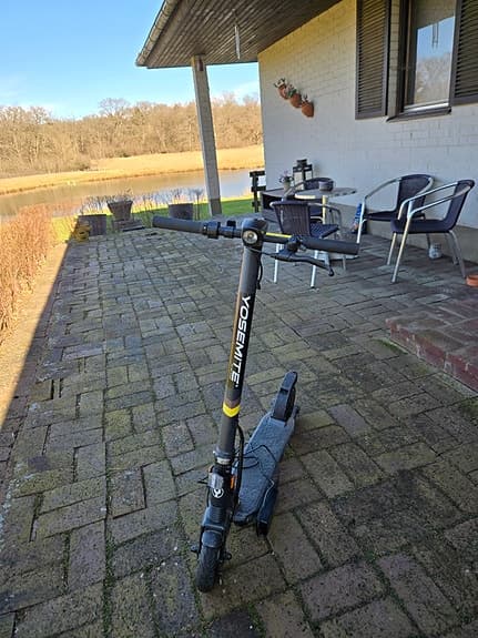 Yosemite elsparkcykel svart