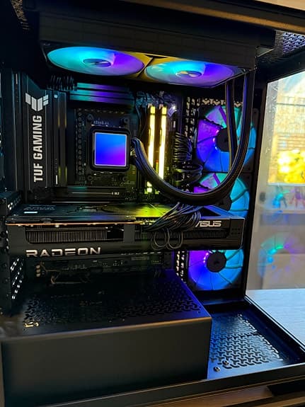 Gamingdator – Ryzen 7 7800X3D / RX 9070 XT / 32GB / 2TB