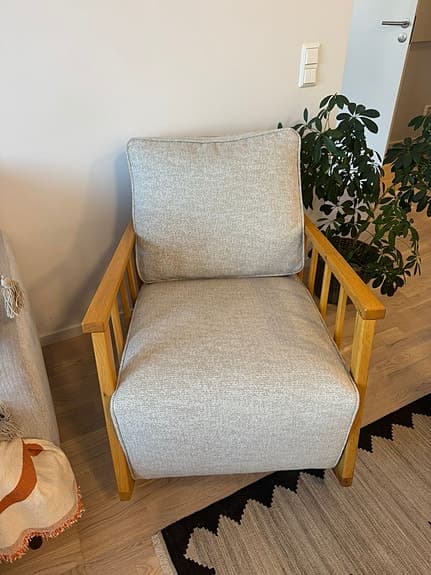 Helt nya gungstolar/fåtöljer i trä – 2 st