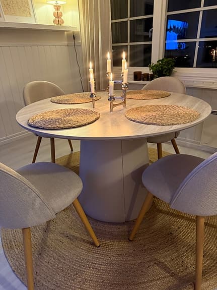Matbord + stolar