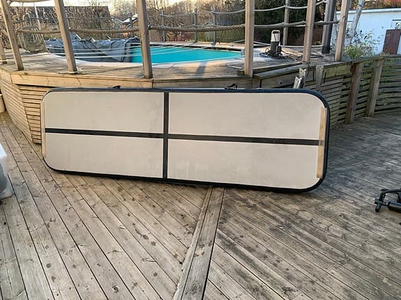 Gymnastik airtrack träningsmatta vit/svart