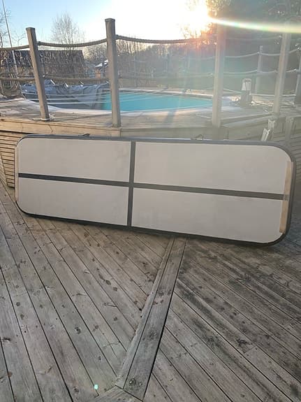 Gymnastik airtrack träningsmatta vit/svart