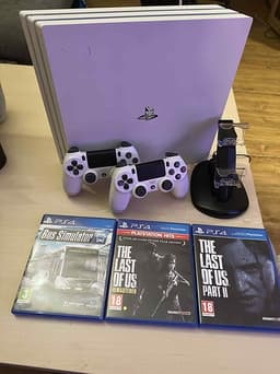 Sony Playstation 4 Pro spelkonsol vit med två handkontroller och spel