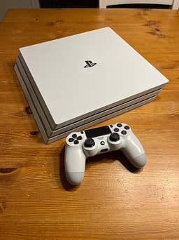 Sony Playstation 4 Pro spelkonsol vit med handkontroll och headset