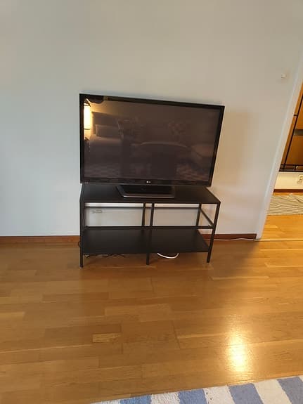 LG TV 42" + vitsjö tvbänk