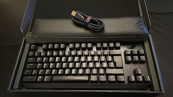 Asus ROG mekaniskt tangentbord med handledsstöd svart