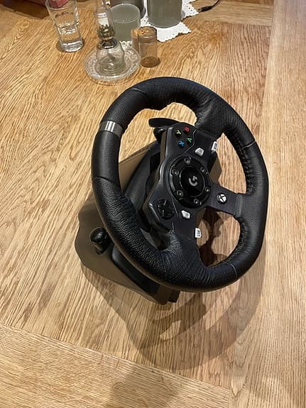 Logitech G920 racerratt med pedaler och växelspak